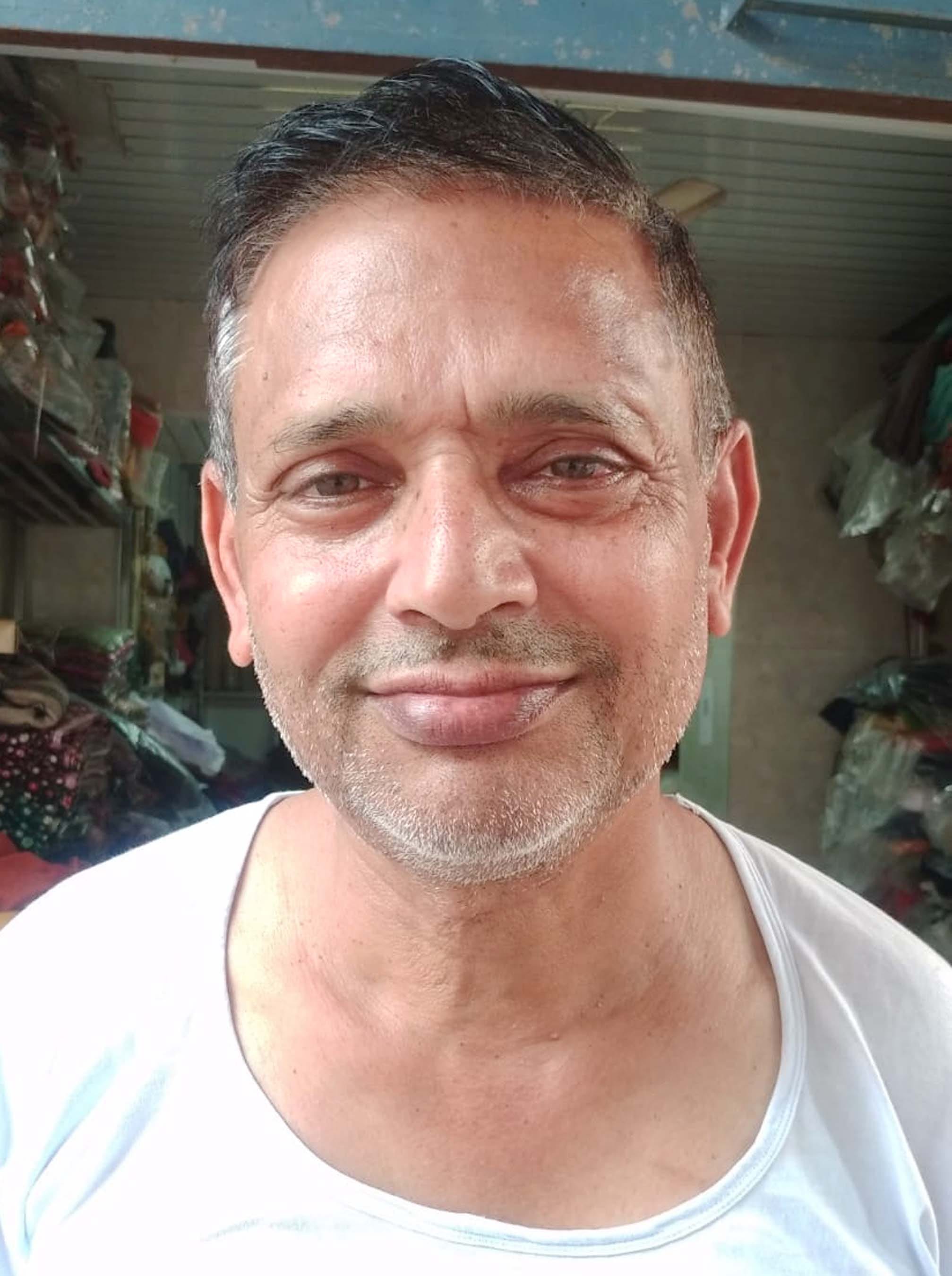 अंबाला सिटी के थापर मार्केट में बनी जाम की परिस्थितियों का सामना करने वाहन चालक।