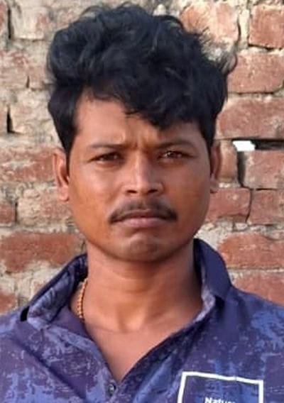 अहमद नगर बछौरा में मकान की दीवार पर पड़ी दरार। संवाद