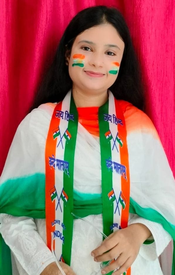 निगोही के संविलियन विद्यालय पतराजपुर में बच्चों को पढ़ाती श्वेता प्रताप