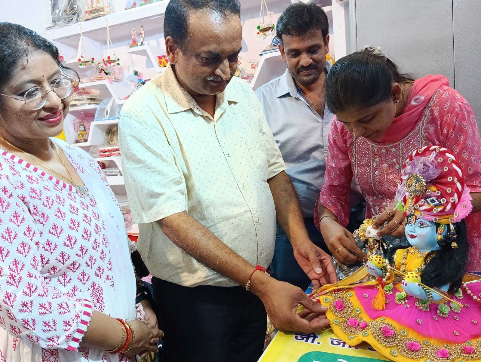 तैयारी श्री कूष्ण जन्माअष्टमी पर्व की - शहर के मोहल्ला साहुकारा स्थित श्री राधा रमण मंदिर में 