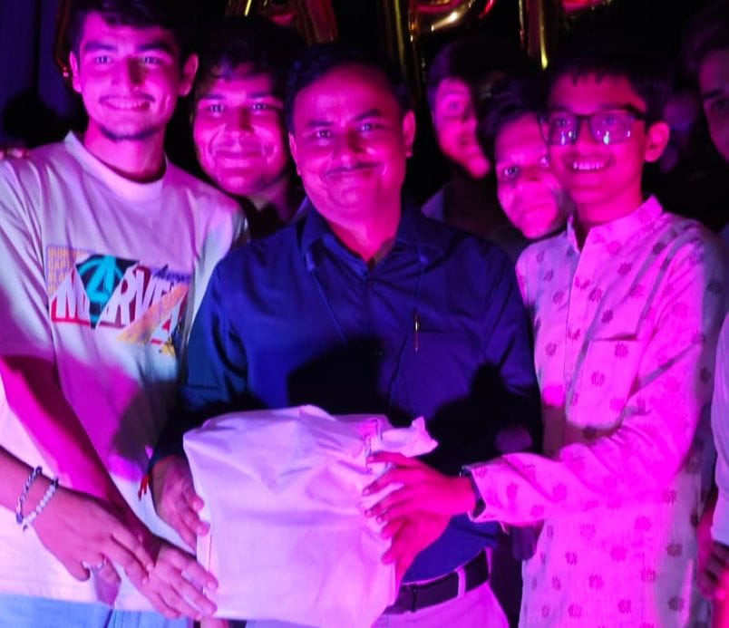 जलालाबाद में शिक्षक दिवस पर प्रस्तुति देते विद्यार्थी