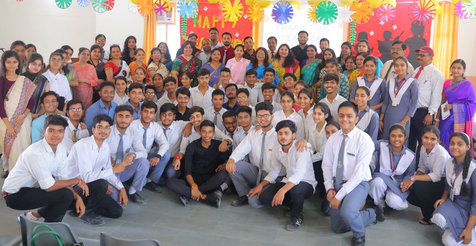 जियांट्स वेलफेयर फाउंडेशन के तत्वावधान में मेडिकल कॉलेज में किया गया शिक्षकों का सम्मान। स्व