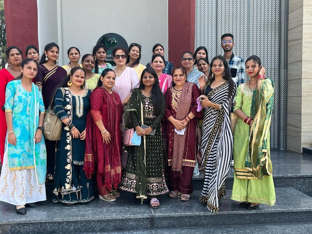द स्कॉलर्स स्कूल में शिक्षक दिवस मनाया। द स्कॉलर्स स्कूल में शिक्षक दिवस मनाया।
