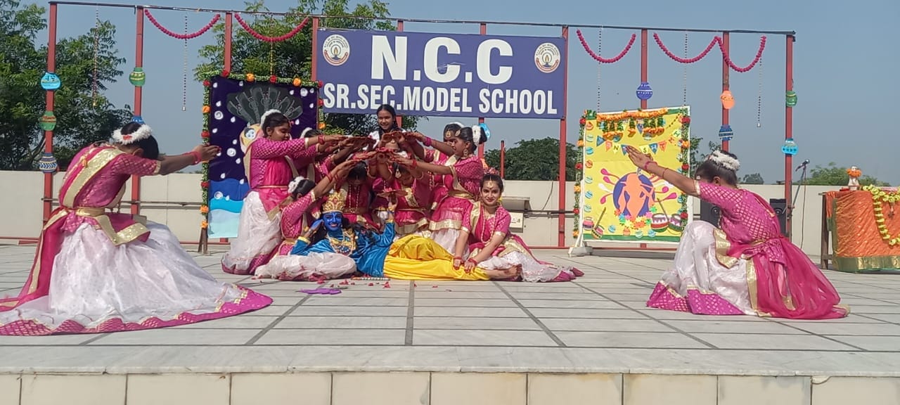 द स्कॉलर्स स्कूल में शिक्षक दिवस मनाया। द स्कॉलर्स स्कूल में शिक्षक दिवस मनाया।