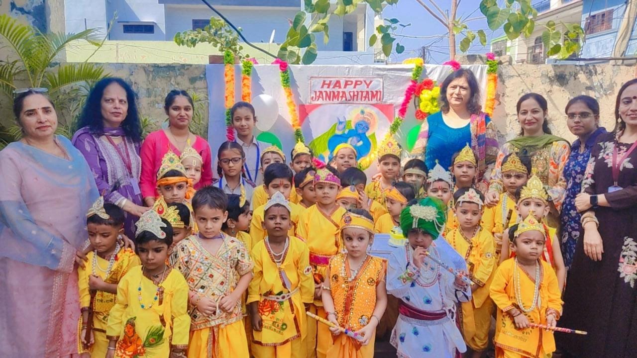 द स्कॉलर्स स्कूल में शिक्षक दिवस मनाया। द स्कॉलर्स स्कूल में शिक्षक दिवस मनाया।
