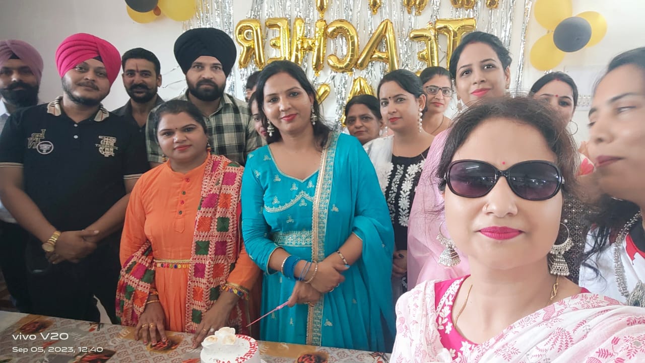 द स्कॉलर्स स्कूल में शिक्षक दिवस मनाया। द स्कॉलर्स स्कूल में शिक्षक दिवस मनाया।