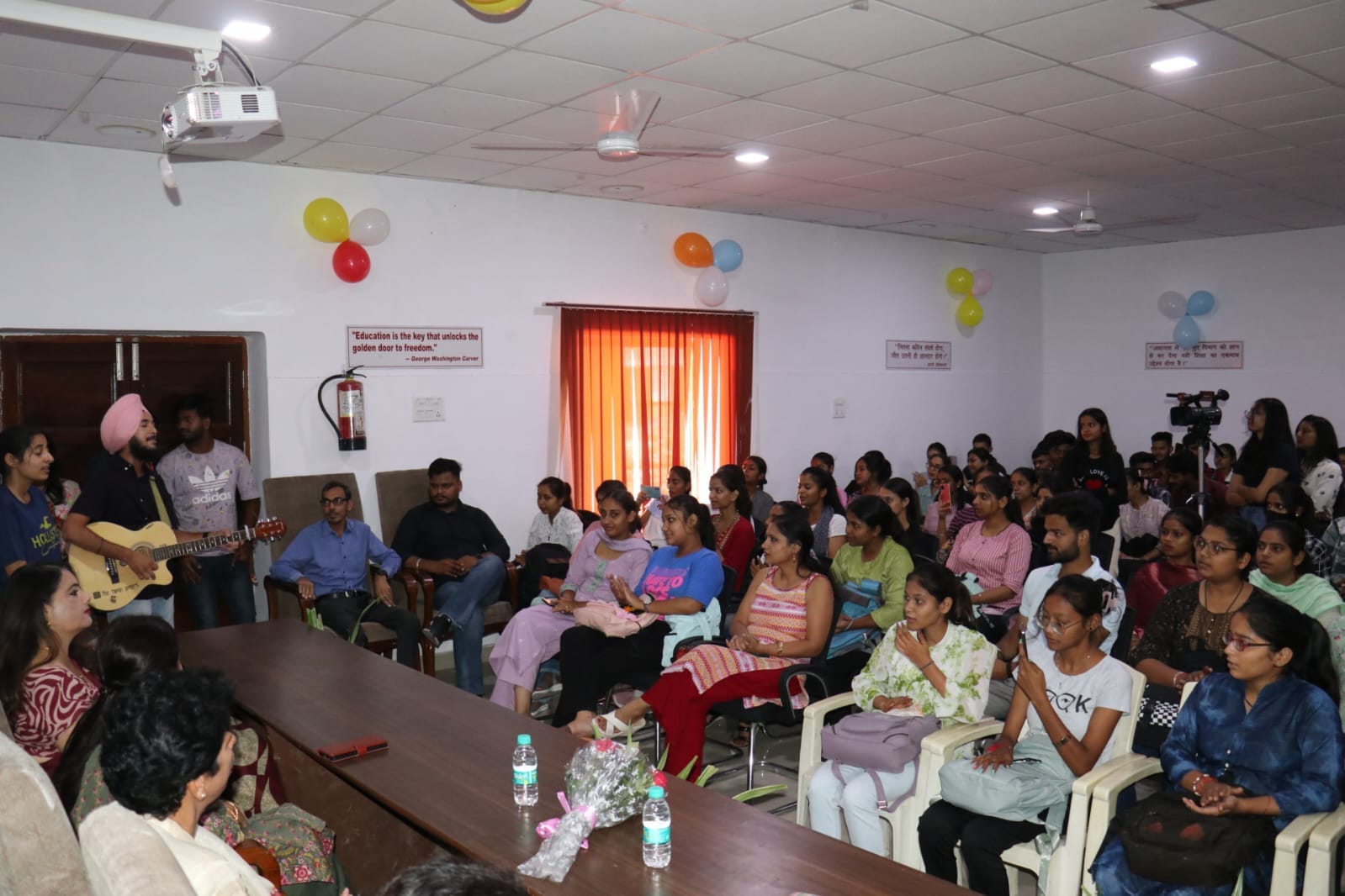 द स्कॉलर्स स्कूल में शिक्षक दिवस मनाया। द स्कॉलर्स स्कूल में शिक्षक दिवस मनाया।