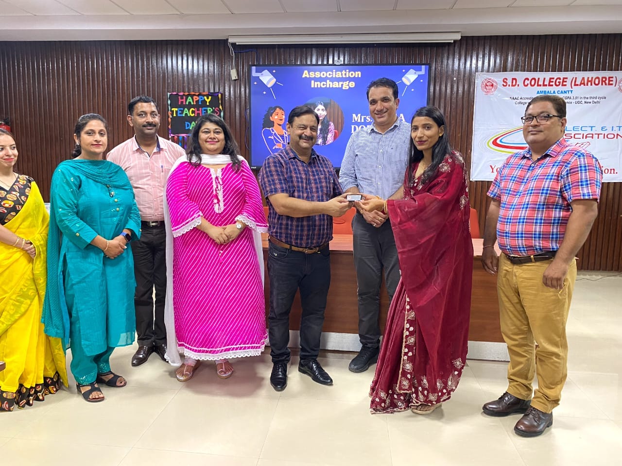द स्कॉलर्स स्कूल में शिक्षक दिवस मनाया। द स्कॉलर्स स्कूल में शिक्षक दिवस मनाया।