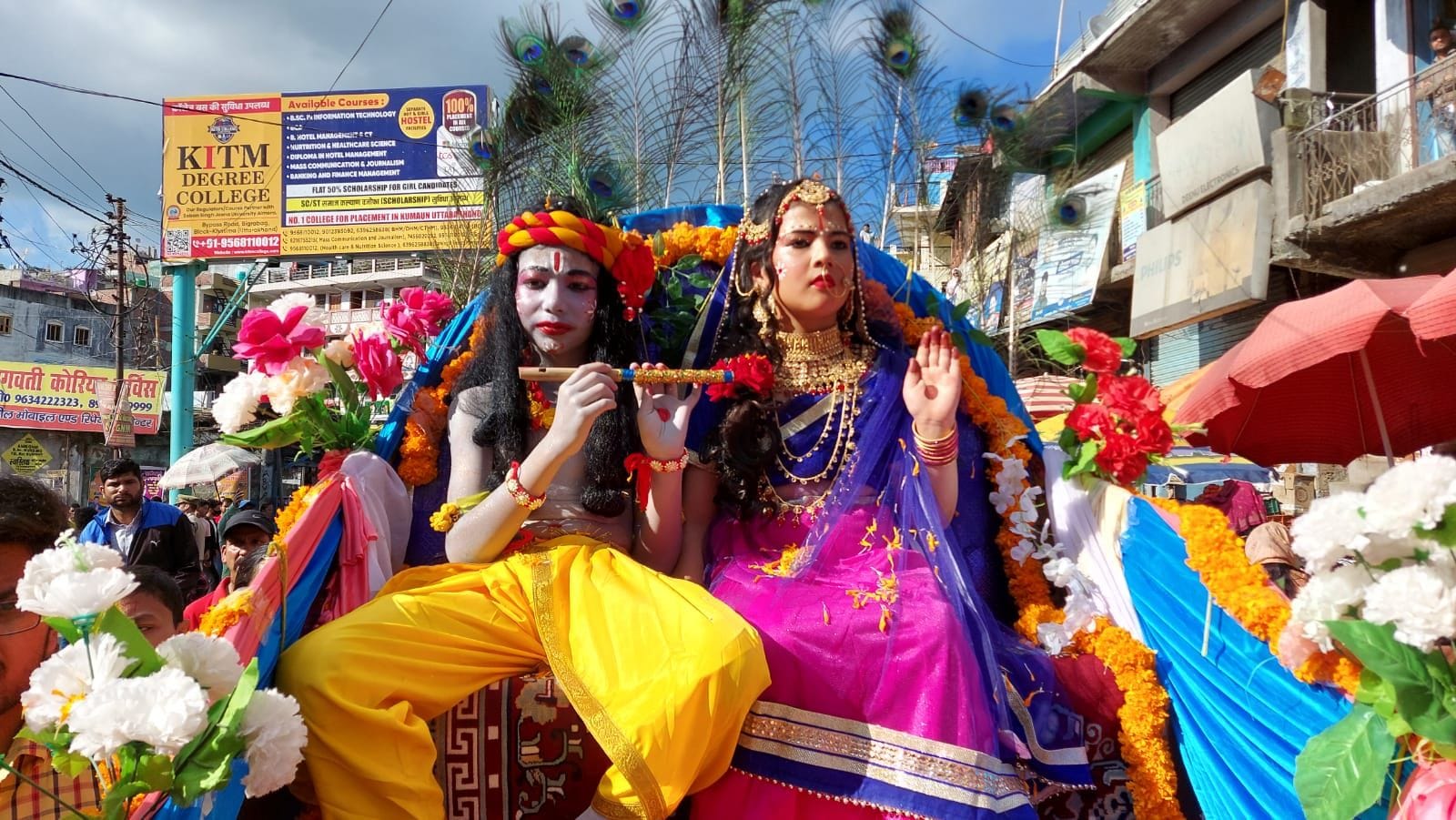 चंपावत के ढकना बडोला गांव से श्रीकृष्ण जन्माष्टमी में डोला निकालते श्रद्धालु। संवाद