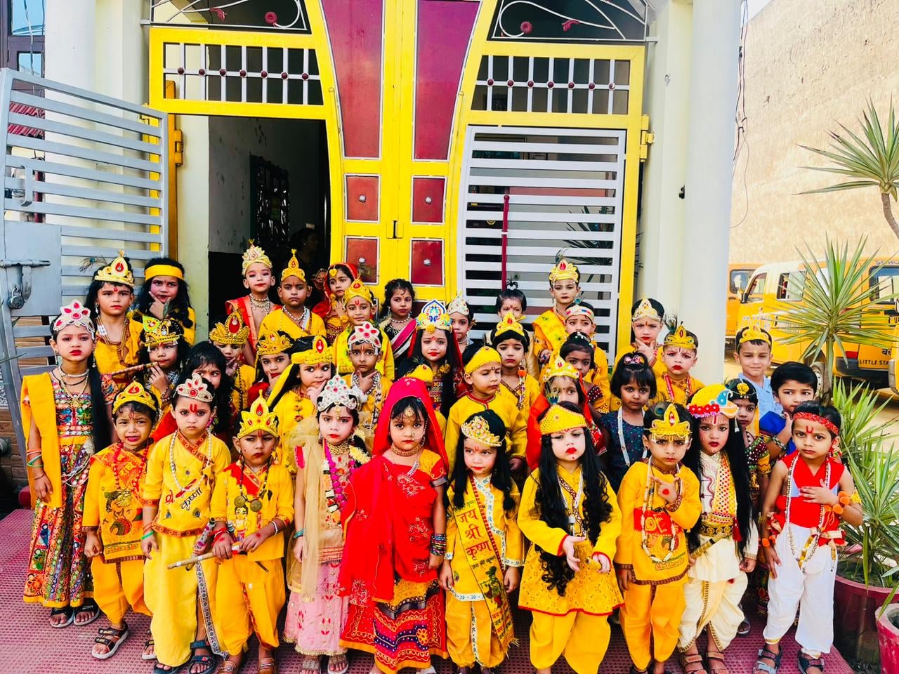 शामली सेन्ट. आर. सी. कॉन्वेंट स्कूल में श्री कृष्ण जन्मोत्सव के अवसर पर फैन्सी ड्रेंस प्रतियोग शामली सेन्ट. आर. सी. कॉन्वेंट स्कूल में श्री कृष्ण जन्मोत्सव के अवसर पर फैन्सी ड्रेंस प्रतियोग