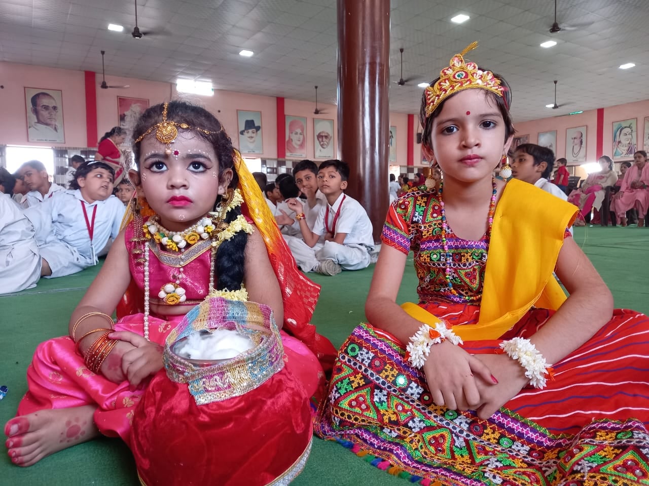 शामली सेन्ट. आर. सी. कॉन्वेंट स्कूल में श्री कृष्ण जन्मोत्सव के अवसर पर फैन्सी ड्रेंस प्रतियोग शामली सेन्ट. आर. सी. कॉन्वेंट स्कूल में श्री कृष्ण जन्मोत्सव के अवसर पर फैन्सी ड्रेंस प्रतियोग