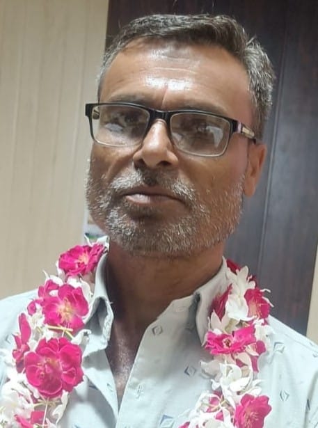 जलालाबाद में विजयी प्रत्याशी रेखा देवी अपने समर्थकों के साथ खुशी मनाती। संवाद