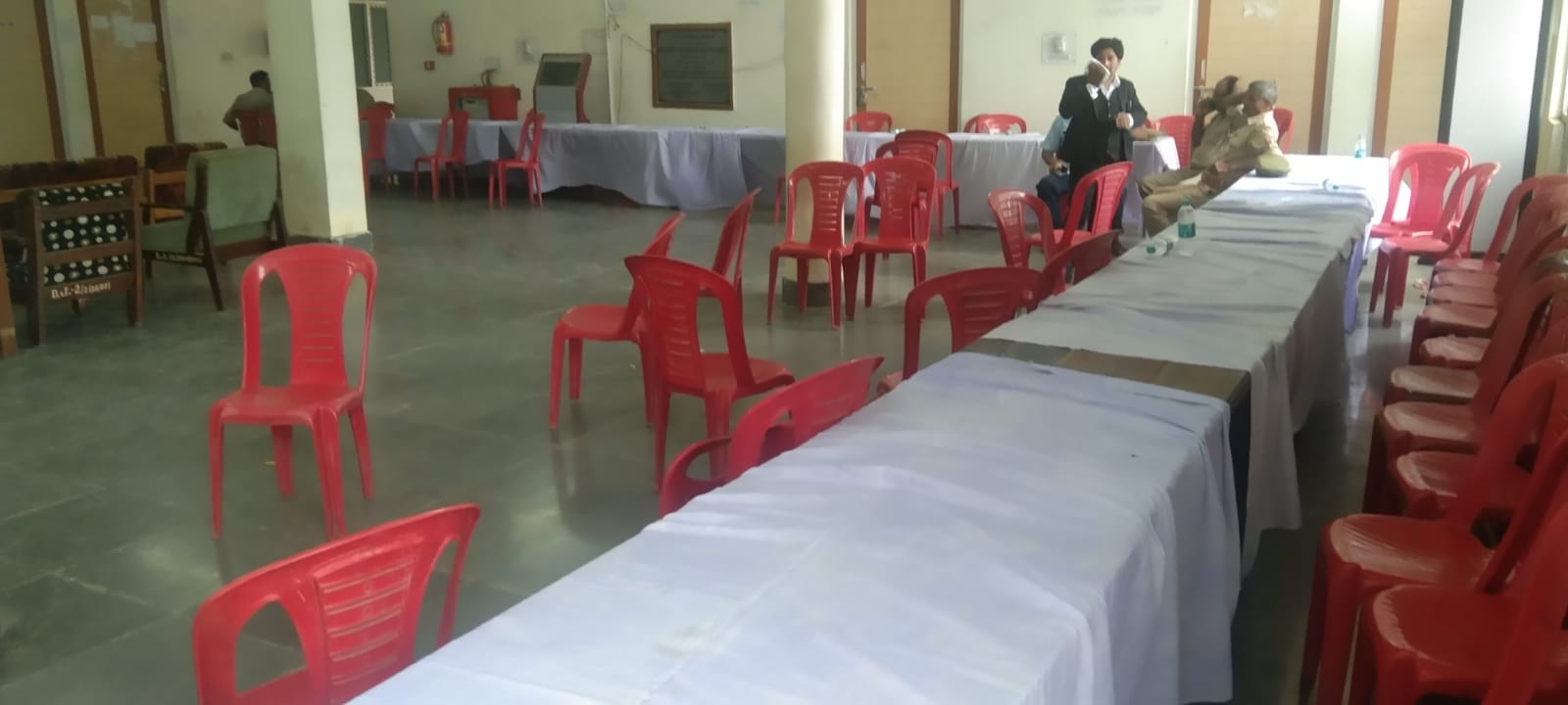 जनपद न्यायालय में विरोध प्रदर्शन करते अधिवक्ता जनपद न्यायालय में विरोध प्रदर्शन करते अधिवक्ता
