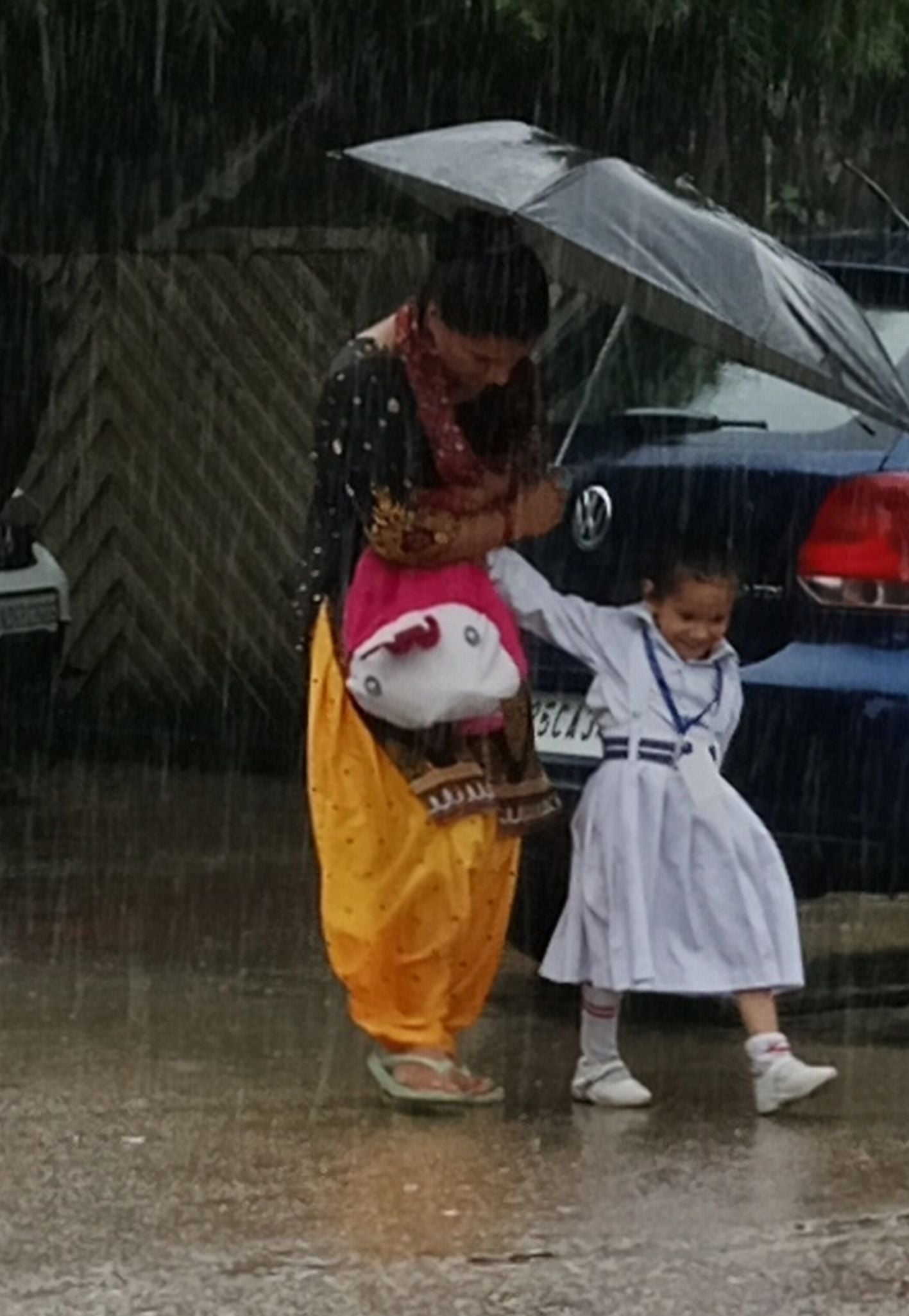 केलाखेड़ा में सरकड़ी तिराहे पर क्षतिग्रस्त सड़क पर बारिश से हुआ जल भराव। संवाद केलाखेड़ा में सरकड़ी तिराहे पर क्षतिग्रस्त सड़क पर बारिश से हुआ जल भराव। संवाद
