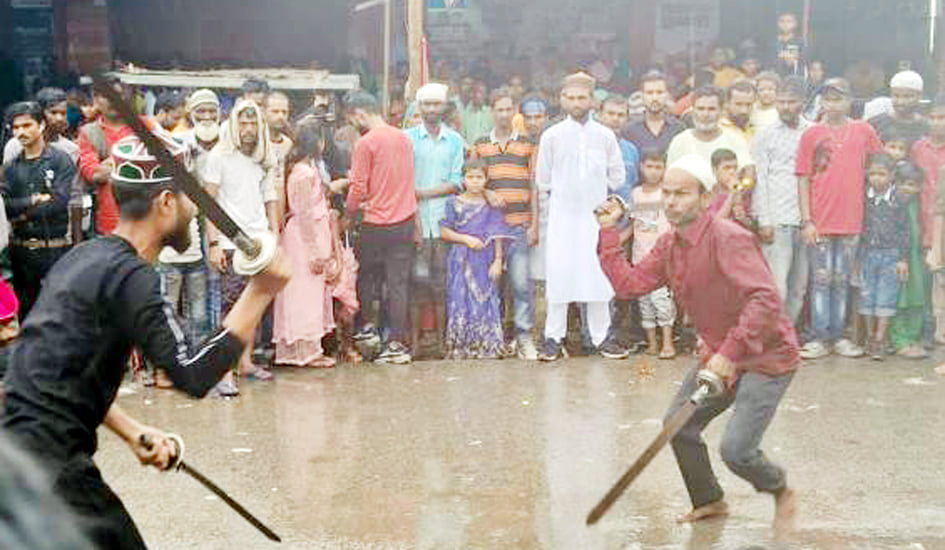 पलिया की पुराना बस स्टैंड पर खड़े किए गए ताजिए। पलिया की पुराना बस स्टैंड पर खड़े किए गए ताजिए।