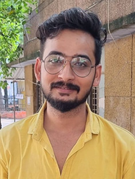 रोडवेजे बस की खिड़की में नहीं शीश। संवाद रोडवेजे बस की खिड़की में नहीं शीश। संवाद