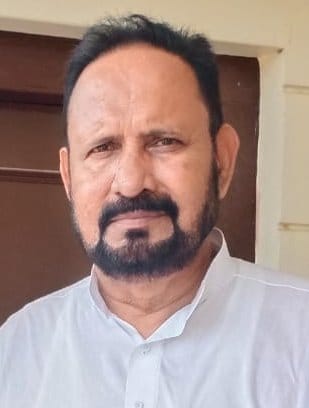 रोडवेजे बस की खिड़की में नहीं शीश। संवाद रोडवेजे बस की खिड़की में नहीं शीश। संवाद