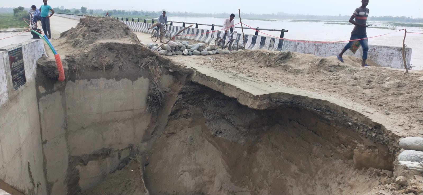 भगा मोहम्मद गंज का पुल । संवाद