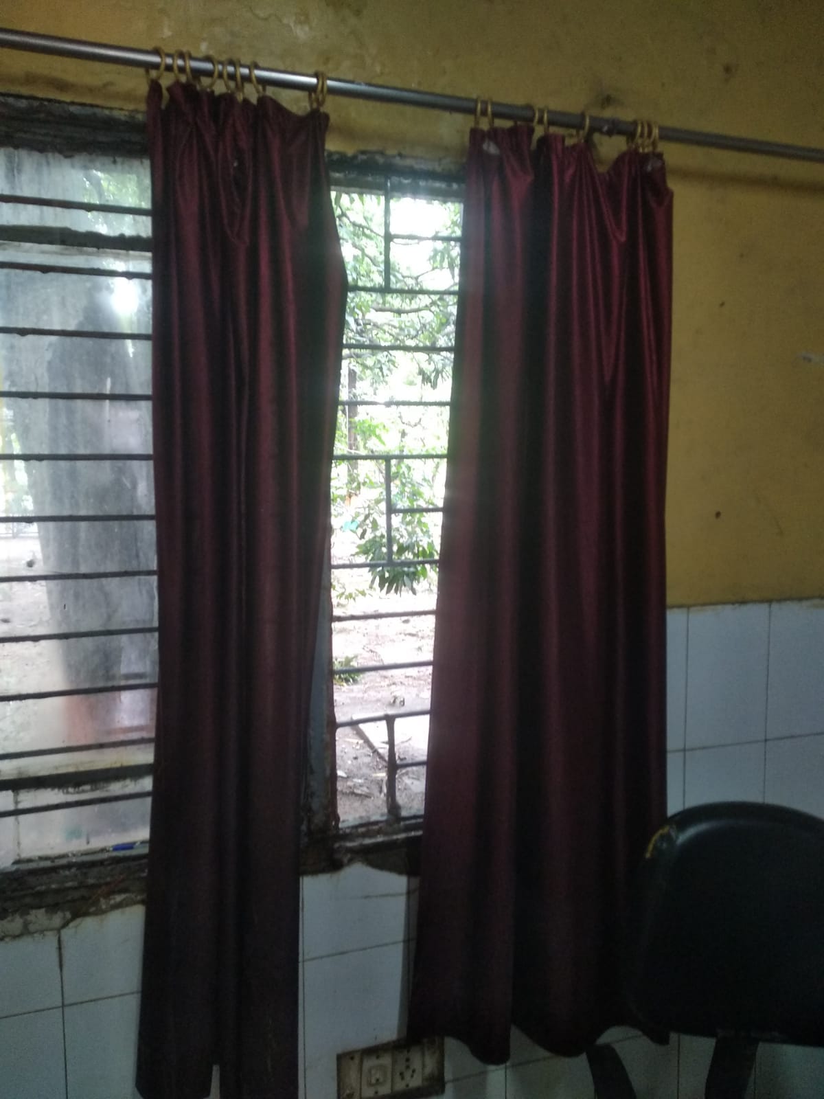 राजकीय मेडिकल कॉलेज में ओएसटी सेंटर में पड़ा मलबा। संवाद राजकीय मेडिकल कॉलेज में ओएसटी सेंटर में पड़ा मलबा। संवाद