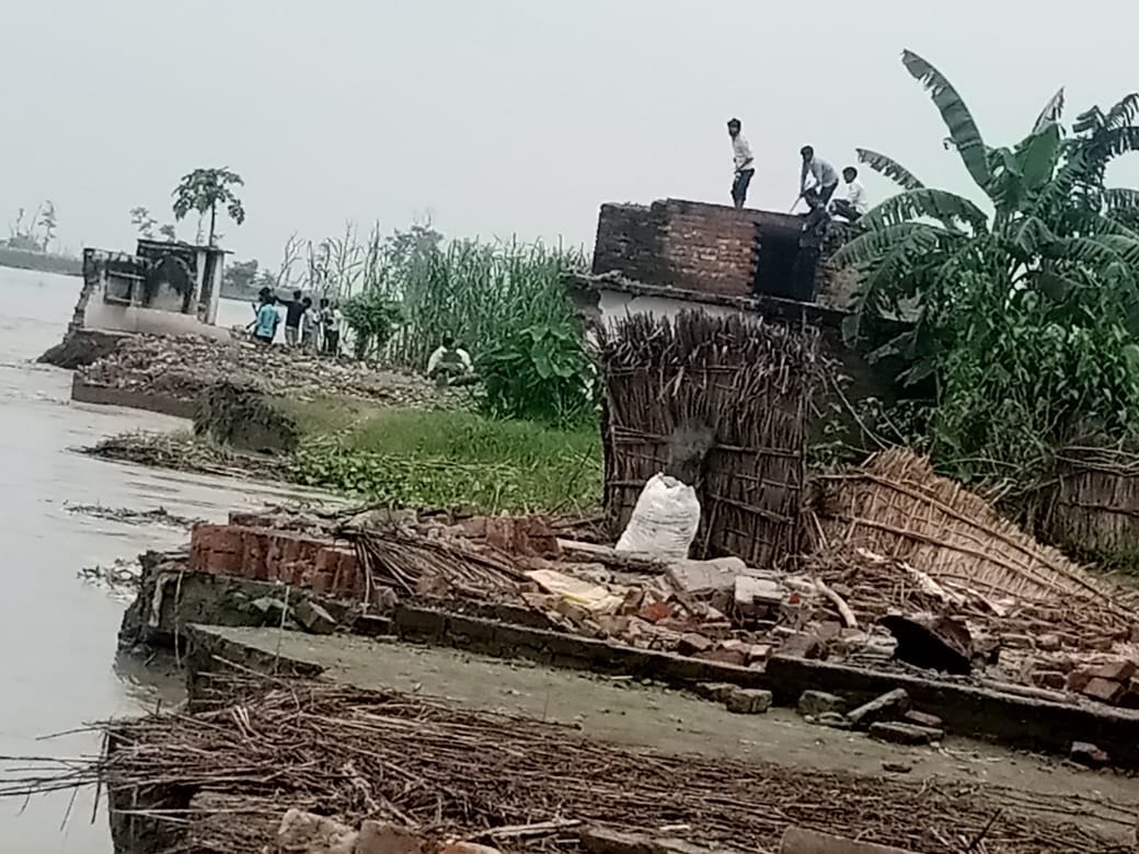 इस प्रकार कर रही मोहाना नदी कटान