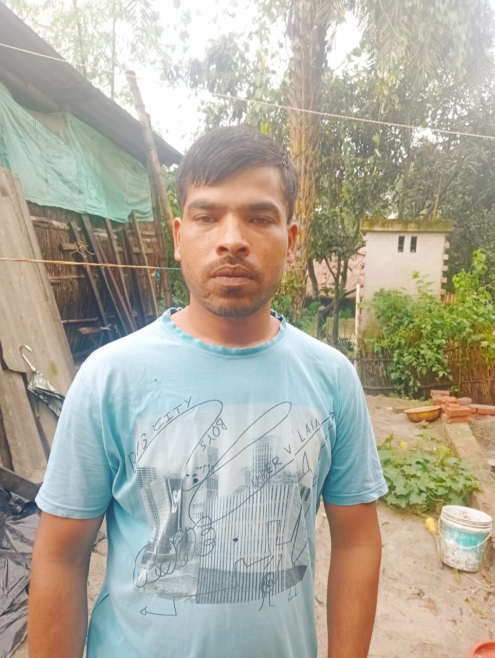 चंदिया हजारा से गांव राहुल नगर को जाने वाली रास्ता । स्त्रोत - ग्रामीण