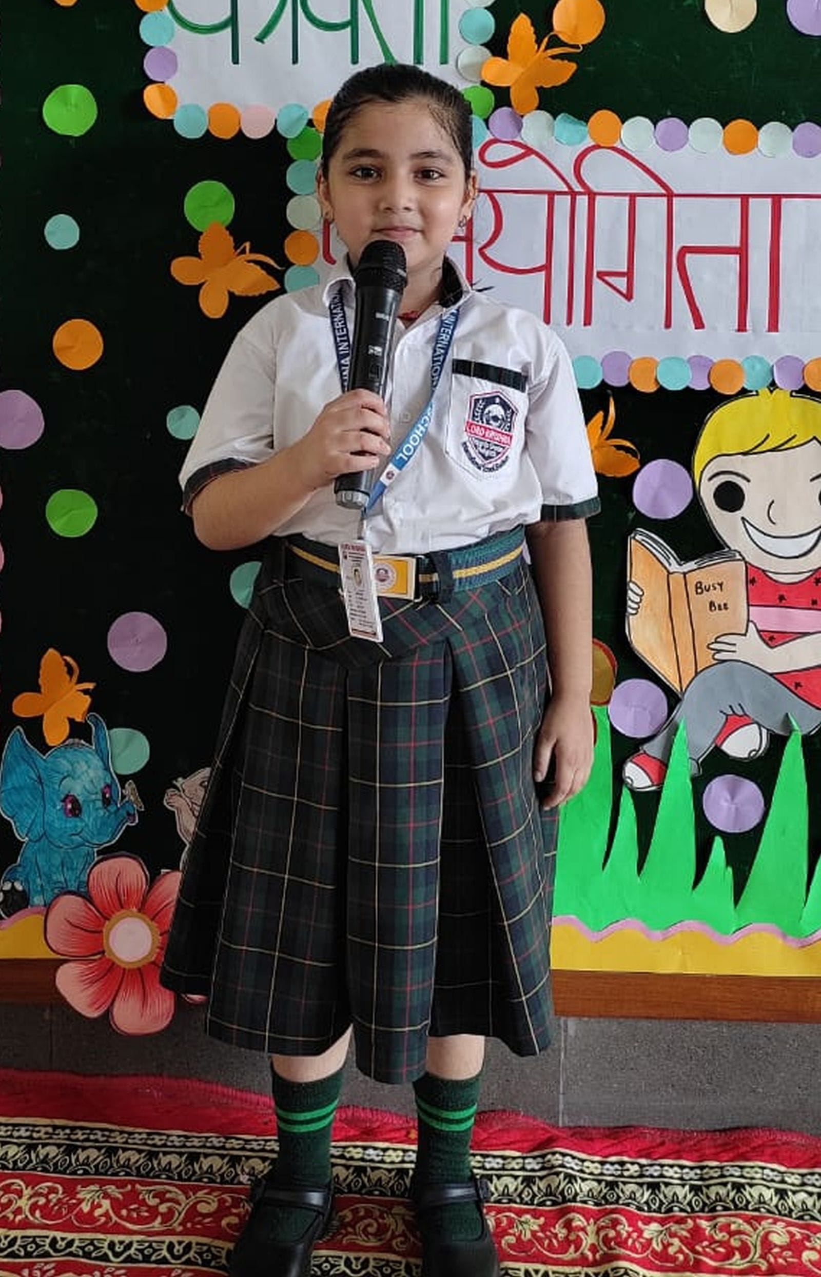 देवनागरी कॉलेज में हिंदी दिवस पर युवाओं को सम्मानित करते जिला युवा अधिकारी डॉ दिनेश यादव व अन्य