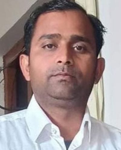 गौरामई गांव में सड़क पर भरा पानी। संवाद