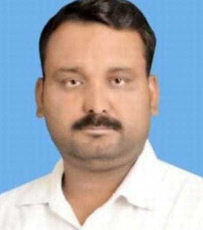 नगरिया खनू में कम हो रहा बाढ़ का पानी। संवाद