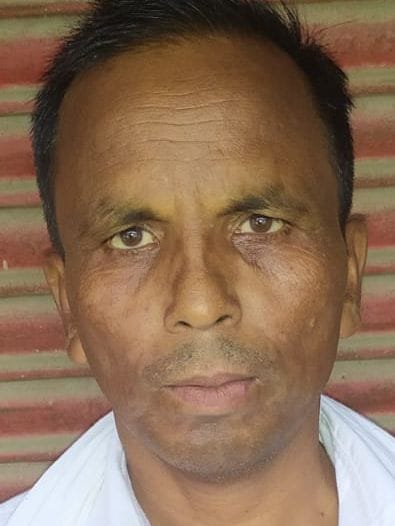 कुण्डरी आश्रम जाने वाली सड़क पर बह रहे रामगंगा की बाढ़ के पानी के बीच से स्कूल जाते शिक्षक कुलदीप कुण्डरी आश्रम जाने वाली सड़क पर बह रहे रामगंगा की बाढ़ के पानी के बीच से स्कूल जाते शिक्षक कुलदीप