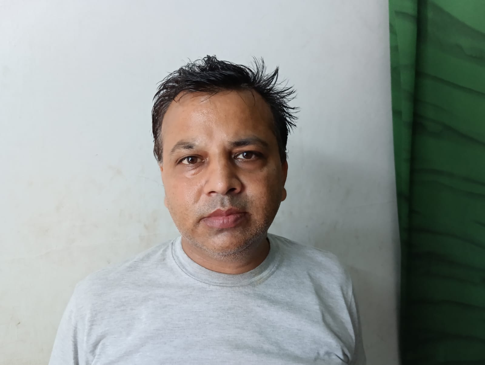 शहर की यशवंतरी देवी मंदिर जाने वाली खस्ताहाल सड़क । संवाद