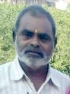 दवाई की दुकान पर खरीदारी करते लोग दवाई की दुकान पर खरीदारी करते लोग