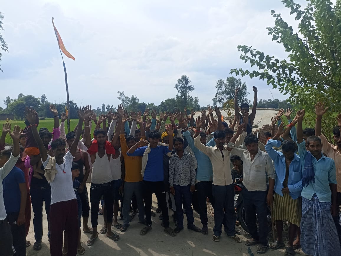 ध्वस्त किया गया मंदिर । संवाद