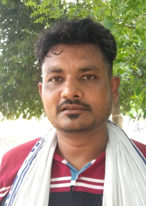 काशीराम कॉलोनी में पाइप लाइन के मरम्मत करते नगर निगम के कर्मचारी