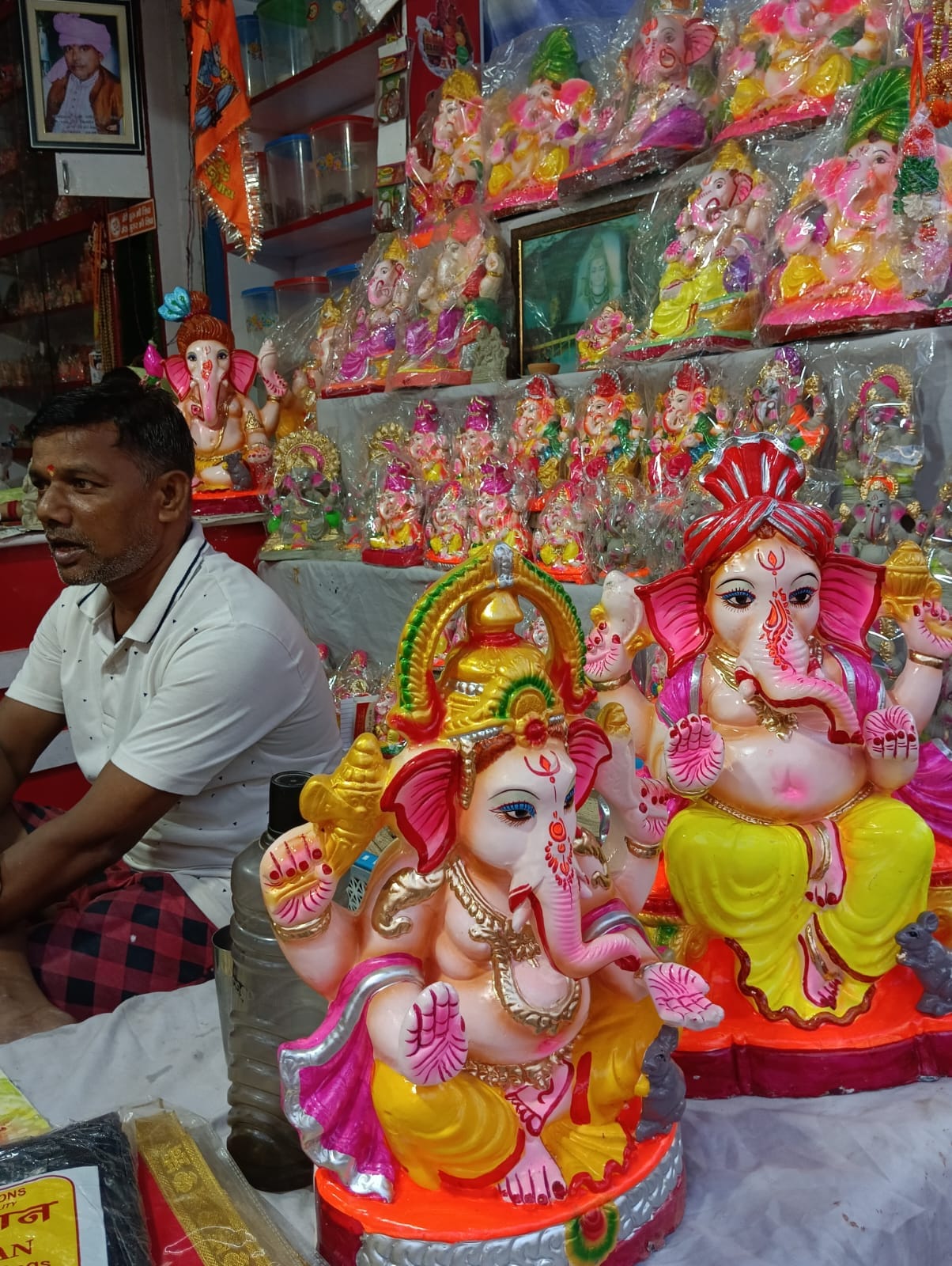 शहर में श्री गणेश चतुथी उत्सव के लिए महाराष्ट से मगाई गई गणेश मूर्ति । संवाद