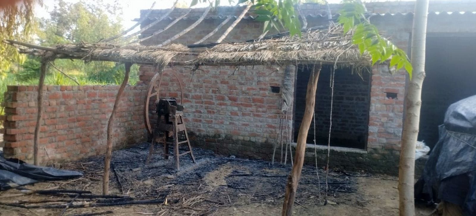 बरखेड़ा गांव में तैनात पुलिस बल। संवाद