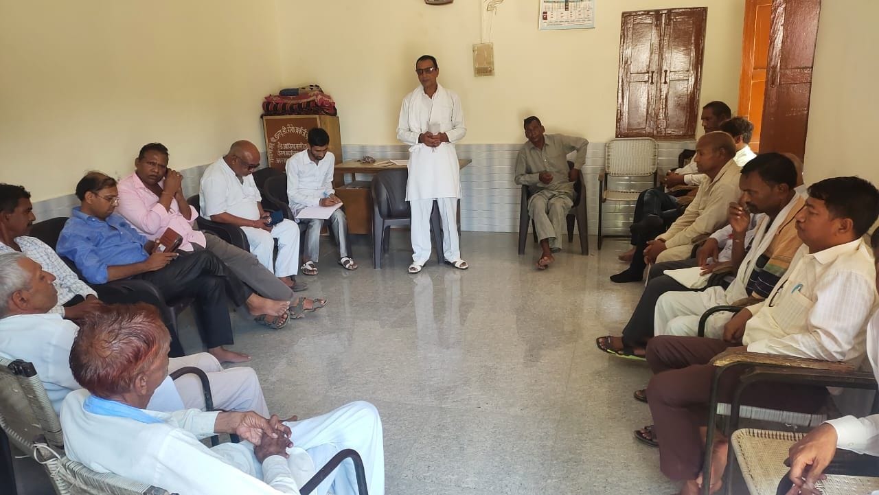 फोटो 04. हरियाणा गवर्नमेंट पीडब्ल्यूडी मैकेनिकल वर्कर्स यूनियन की बैठक को संबोधित करते जिला प्र फोटो 04. हरियाणा गवर्नमेंट पीडब्ल्यूडी मैकेनिकल वर्कर्स यूनियन की बैठक को संबोधित करते जिला प्र