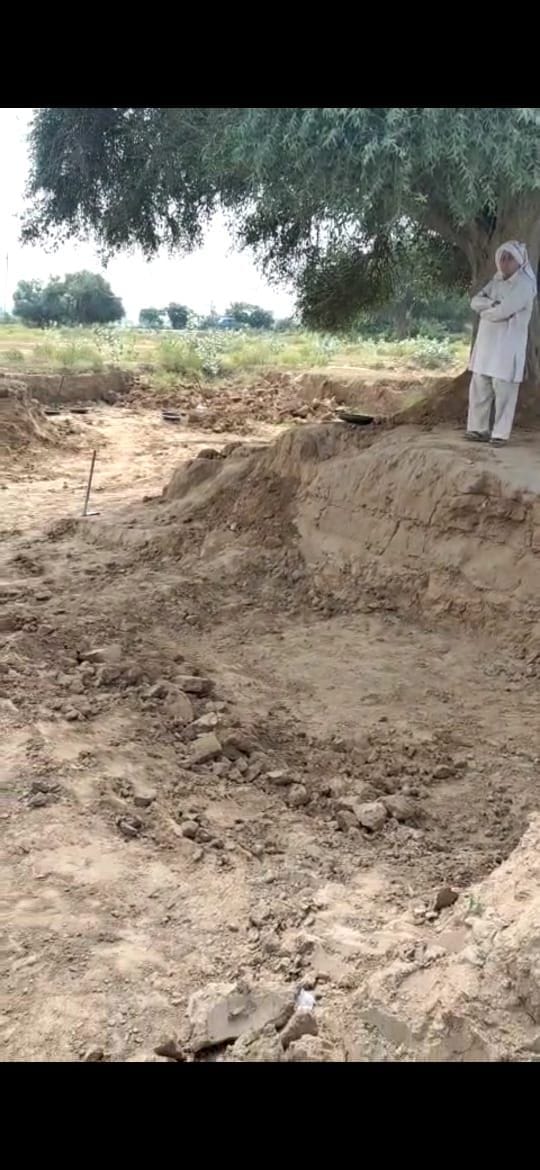 फोटो 21- ठसका गांव के जंगल से उठाई गई मिट्टी। संवाद फोटो 21- ठसका गांव के जंगल से उठाई गई मिट्टी। संवाद