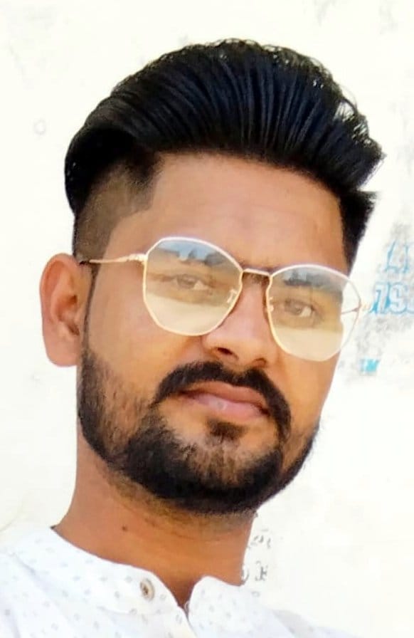 ओयल कस्बे में रात के समय सीतापुर रोड पर खड़े बेसहारा जानवर ओयल कस्बे में रात के समय सीतापुर रोड पर खड़े बेसहारा जानवर