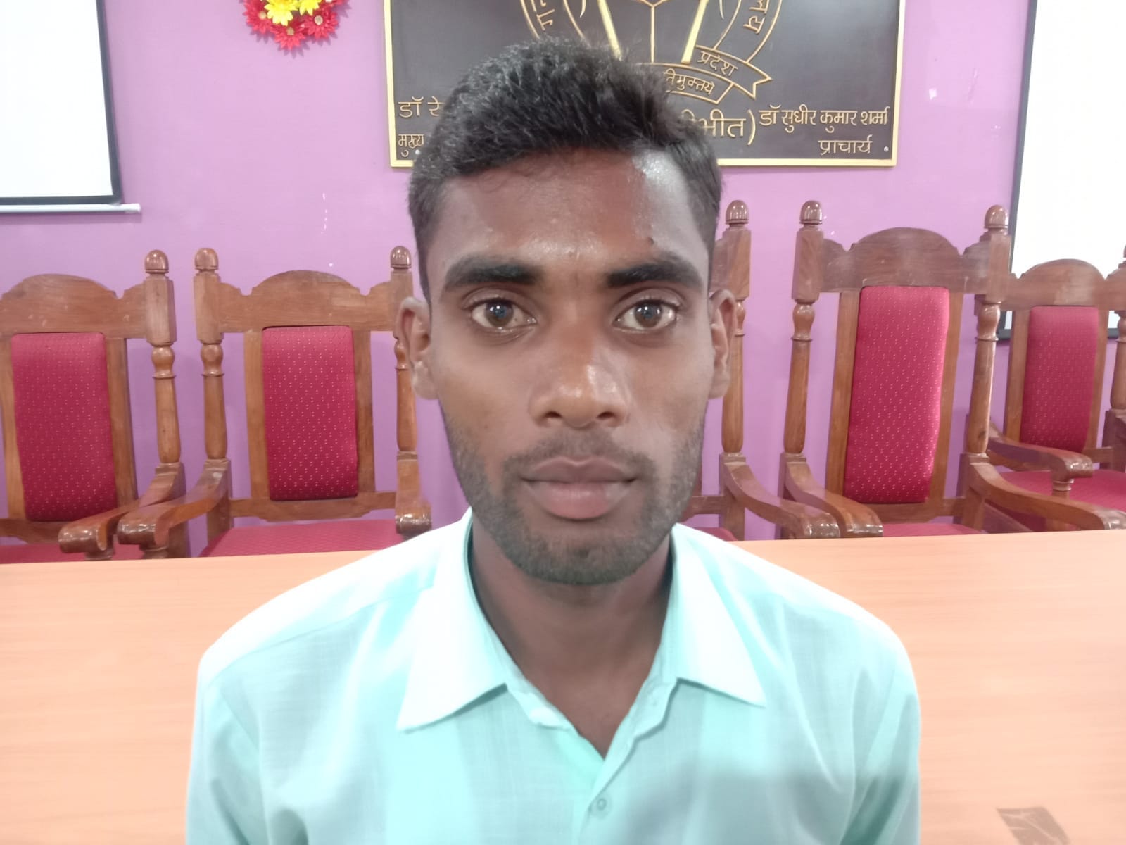 अमर उजाला के करियर कांउसलिग को संबोधित करते डिप्टी कमिश्नर उघोग आत्मदेव शर्मा । संवाद