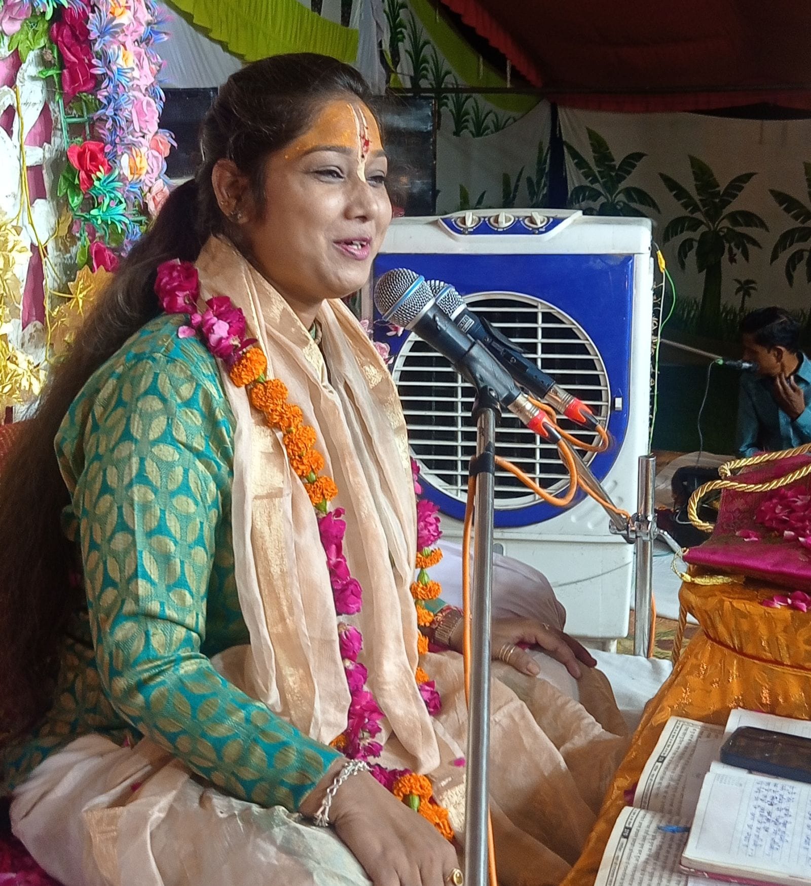 गणेश कथा के दौरान शिव की झांकी प्रस्तुत करता कलाकार। स्वयं