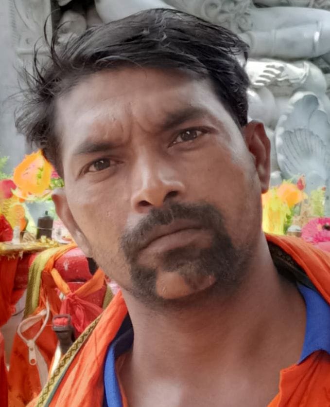 रामपुर धमावा गांव में हरिश्चंद्र की मौत पर रोते बिलखते परिजन संवाद रामपुर धमावा गांव में हरिश्चंद्र की मौत पर रोते बिलखते परिजन संवाद