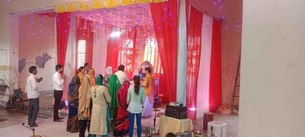 शहर के श्री द्धारिकाधीश मंदिर में श्री गणेश चतुथी उत्सव में आयोजित साई बाबा कीर्तन में भजन सुना शहर के श्री द्धारिकाधीश मंदिर में श्री गणेश चतुथी उत्सव में आयोजित साई बाबा कीर्तन में भजन सुना