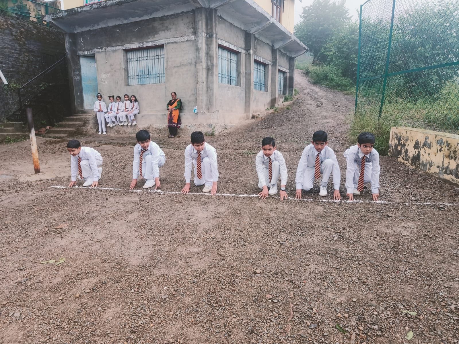 दयानंद आदर्श विद्यालय दयोठी में रस्साकशी में दमखम दिखते हुए। संवाद दयानंद आदर्श विद्यालय दयोठी में रस्साकशी में दमखम दिखते हुए। संवाद