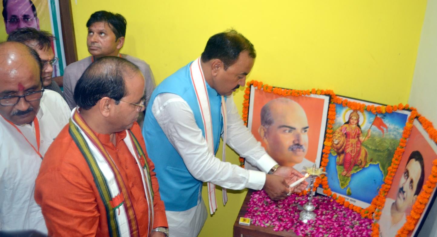 शामली कलेक्ट्रेट सभागार में अधिकारियो की बैठक लेते उप मुख्यमंत्री केशव प्रशाद मोर्य शामली कलेक्ट्रेट सभागार में अधिकारियो की बैठक लेते उप मुख्यमंत्री केशव प्रशाद मोर्य
