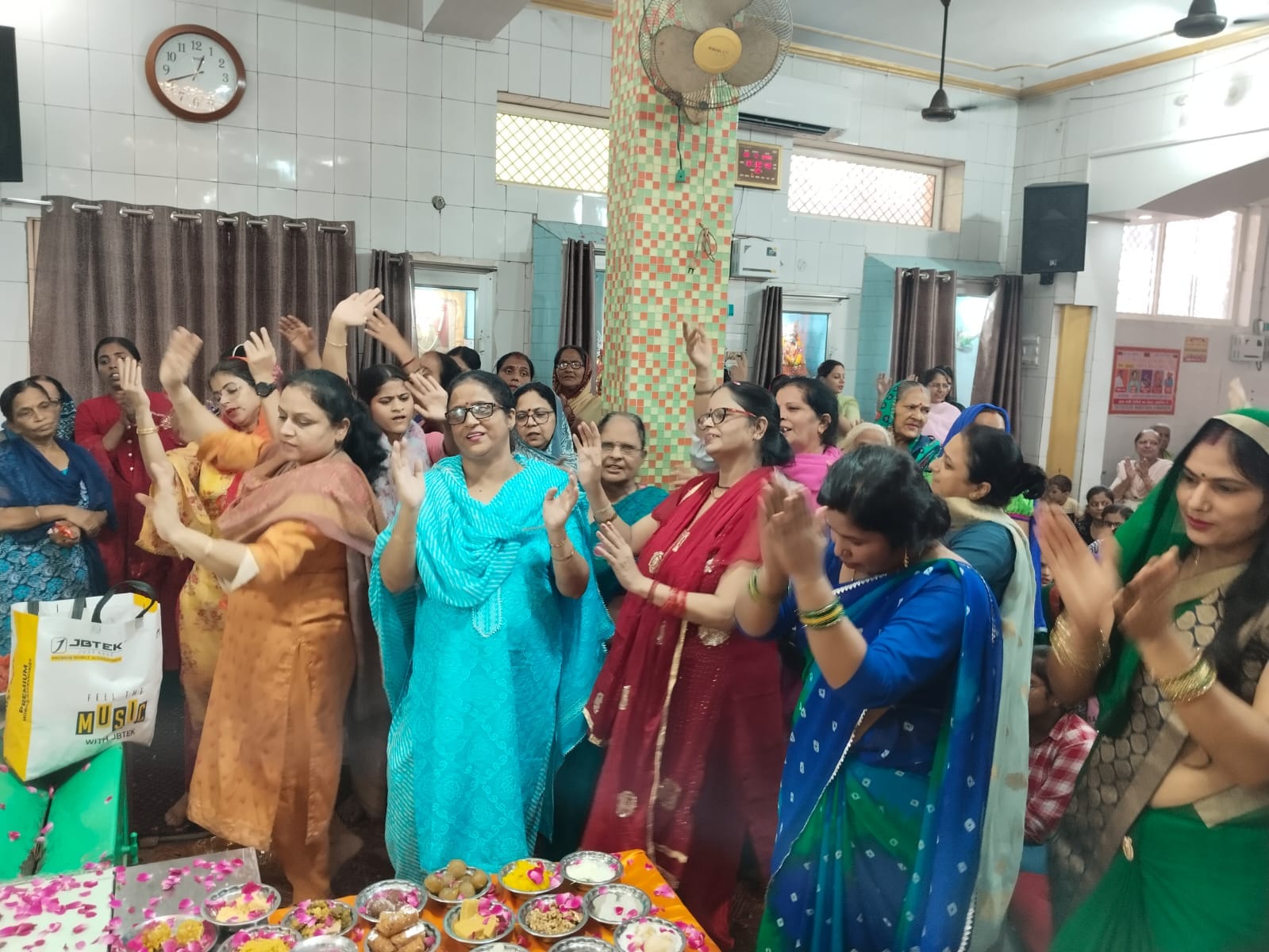 द्वारिकाधीश मठिया आश्रम में राधा अष्टमी महोत्सव धूमधाम के साथ मनाया गया।जागरुक पाठक