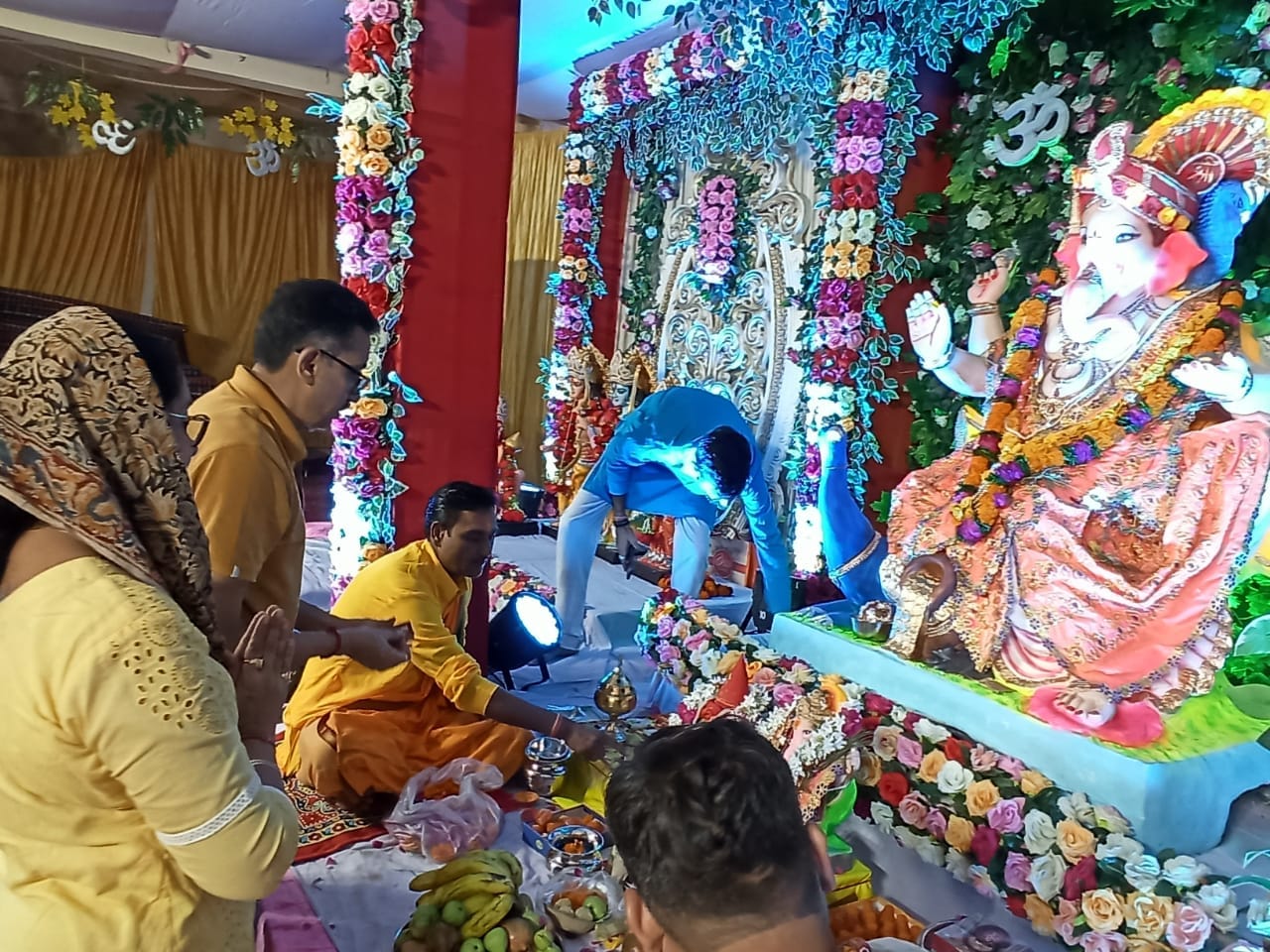 द्वारिकाधीश मठिया आश्रम में राधा अष्टमी महोत्सव धूमधाम के साथ मनाया गया।जागरुक पाठक