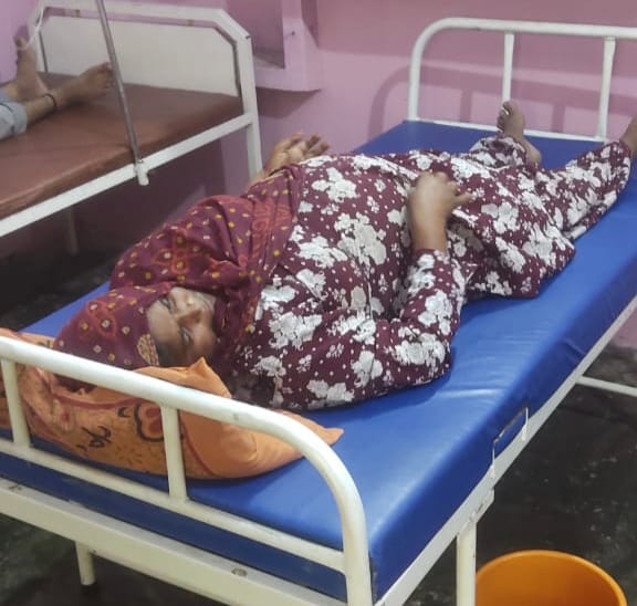 चौसाना के निजी अस्पताल में भर्ती परिजन। चौसाना के निजी अस्पताल में भर्ती परिजन।
