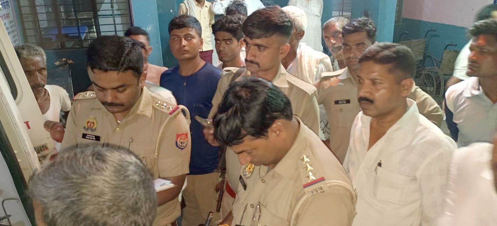 गोली लगने से घायल सरनाम। संवाद