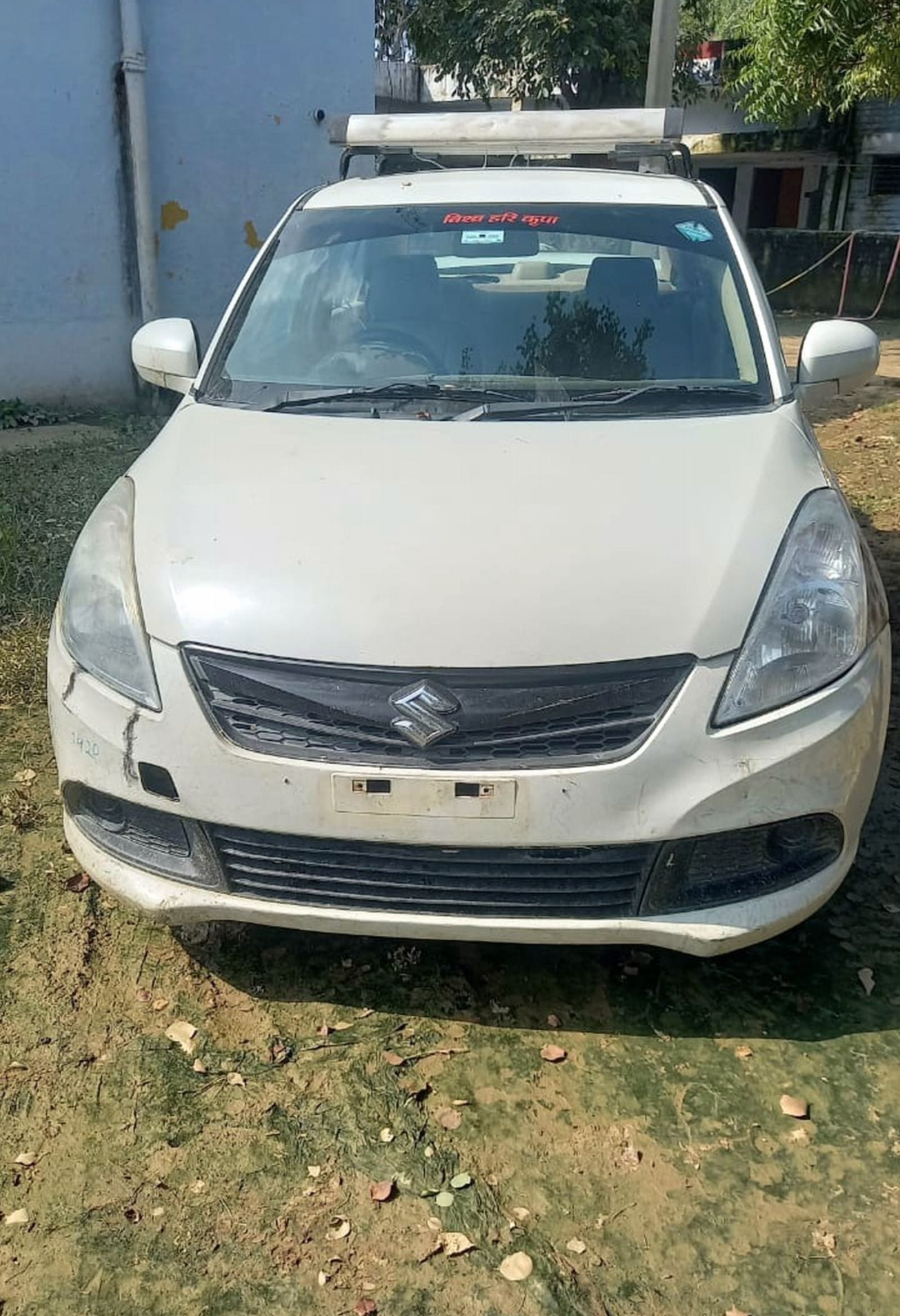 ग्राम मुहिद्दीननगर में कब्जे में ली गईं तस्करों की कार।संवाद