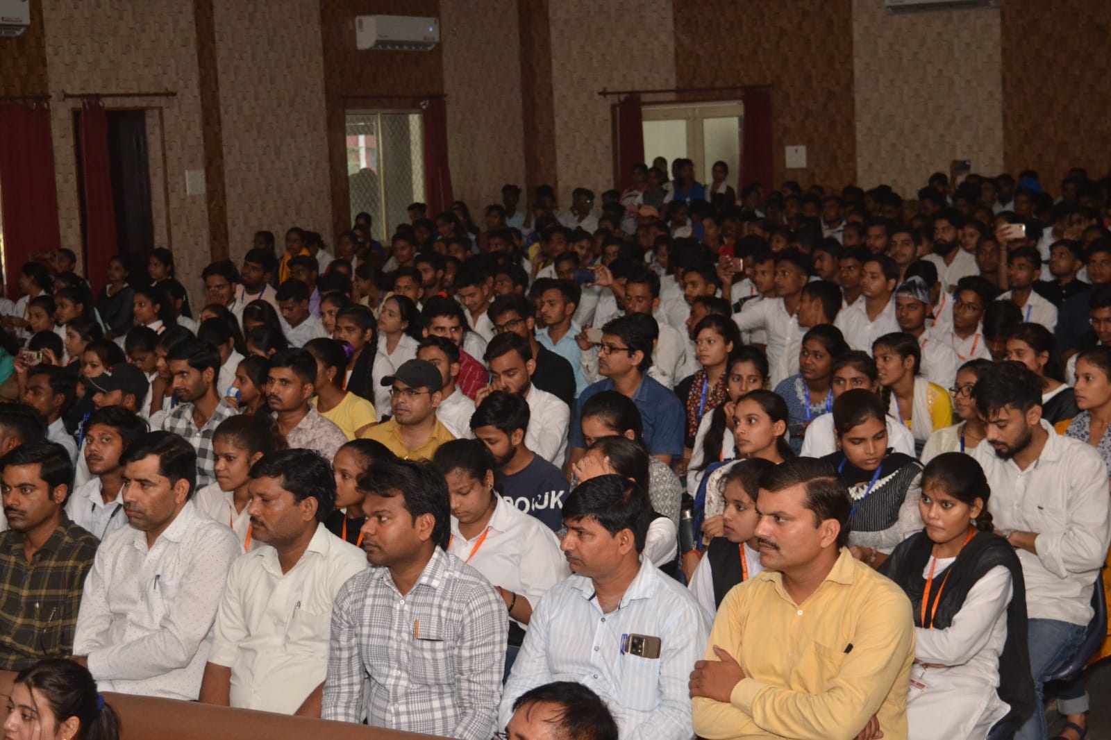 शाहजहांपुर के एसएस लॉ कॉलेज में आयोजित राष्ट्रीय शैक्षिक जागरूकता अभियान के समापन सत्र में बोलत